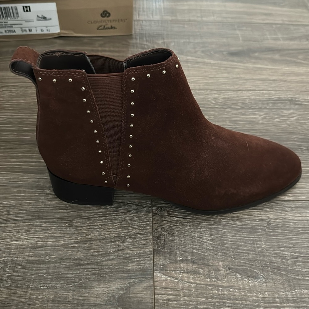 Coffee brown suede, size 9, medium. Never been worn.